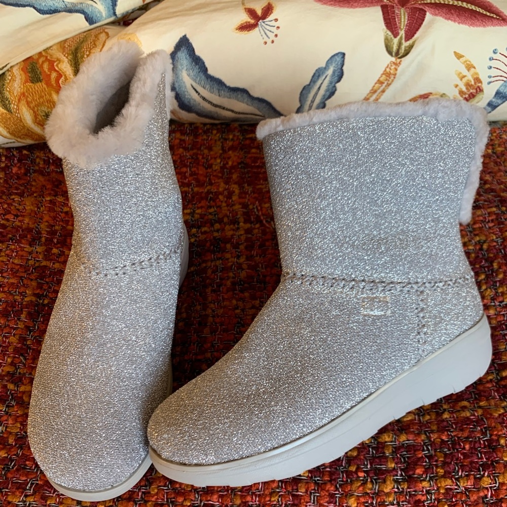 Fitflop boots beautiful metallic silver color